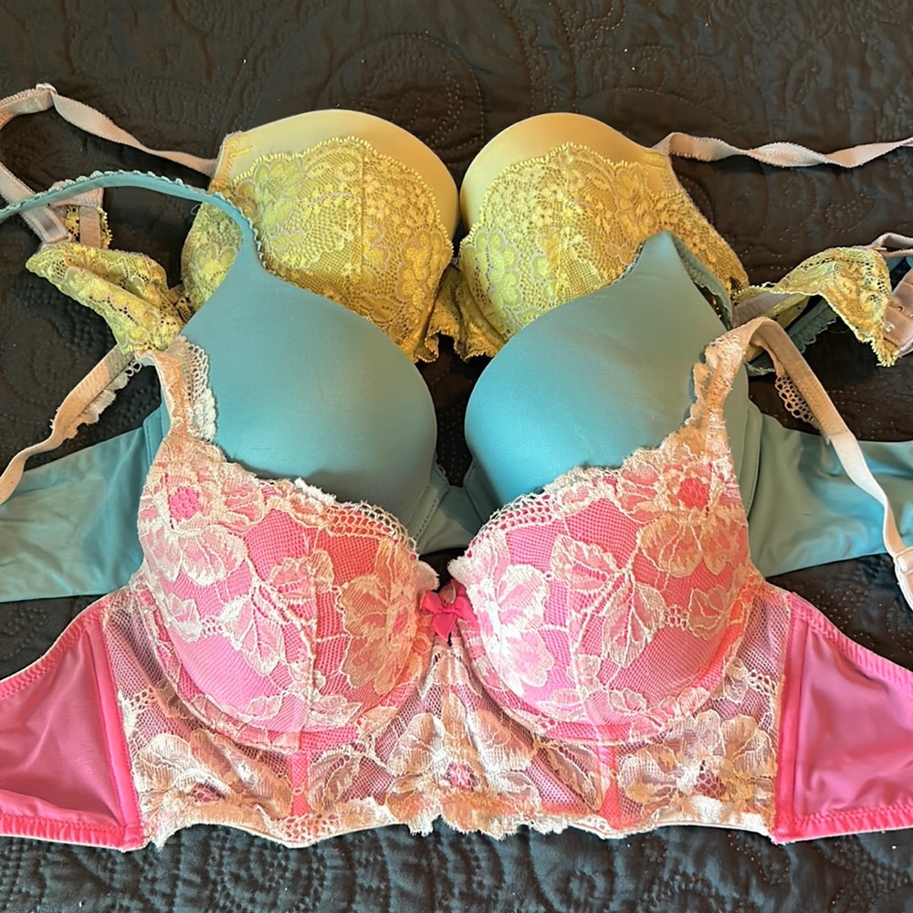 Victoria Secret Bra Lot  32d 32c